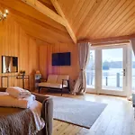 Lilymere Boat House 펜션 *